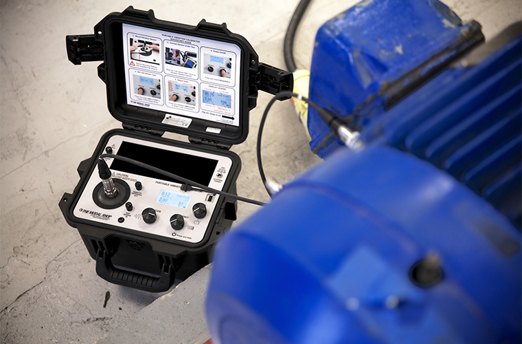 Portable Vibration Calibrator with Sensitivity Display Model 9110D - Image 2