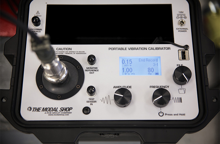 Portable Vibration Calibrator with Sensitivity Display Model 9110D - Image 3